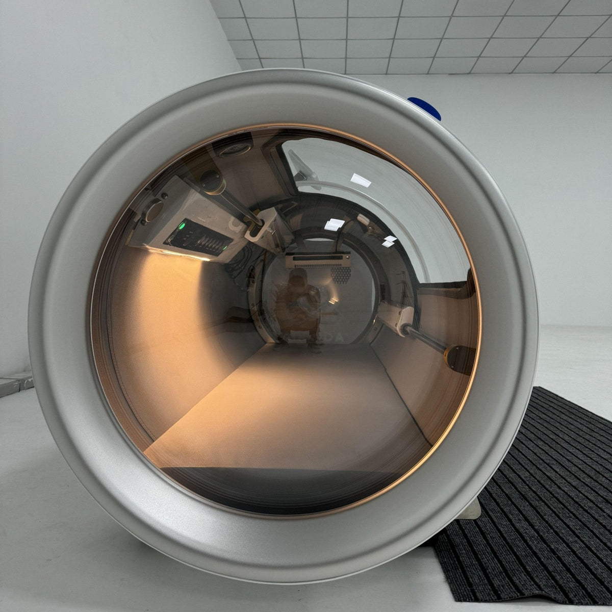 Airvida Ultra Hard Shell Lying Hyperbaric Chamber — 1.3 / 1.5 / 1.7 / 2.0 ATA, Three Widths
