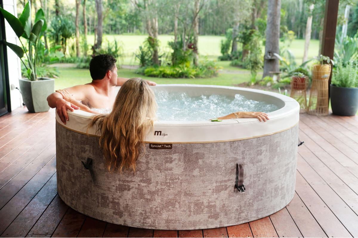 MSpa Cocoon-ECO Verto Series Rigid Foam Hot Tub – 6 Person, 224 Gallon, 138 Air Jets, UVC and App Control (F-CO063WE)