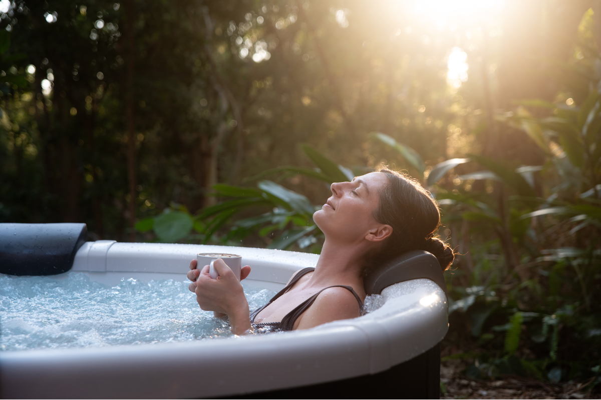MSpa Denver Frame Series Rigid Hot Tub – 6 Person, 256 Gallon, 130 Air Jets Plus Hydro Jets, OLED Touchscreen and LED Lighting (F-DE066W)