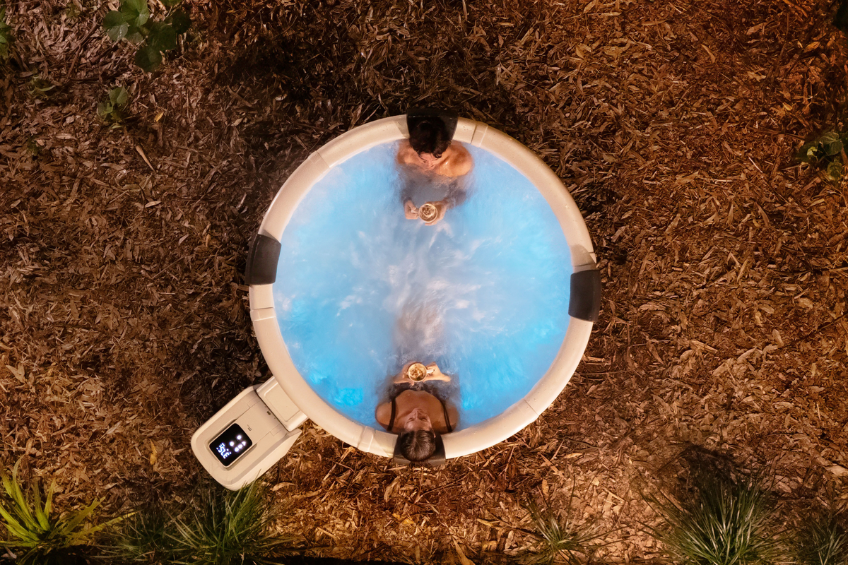 MSpa Denver Frame Series Rigid Hot Tub – 6 Person, 256 Gallon, 130 Air Jets Plus Hydro Jets, OLED Touchscreen and LED Lighting (F-DE066W)
