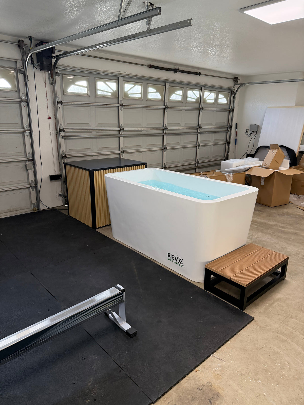 RevX X Tub Acrylic Cold Plunge with LUX 1.5 HP Chiller and Filtration System – 34 in Deep, 34–104°F, UV + Ozone