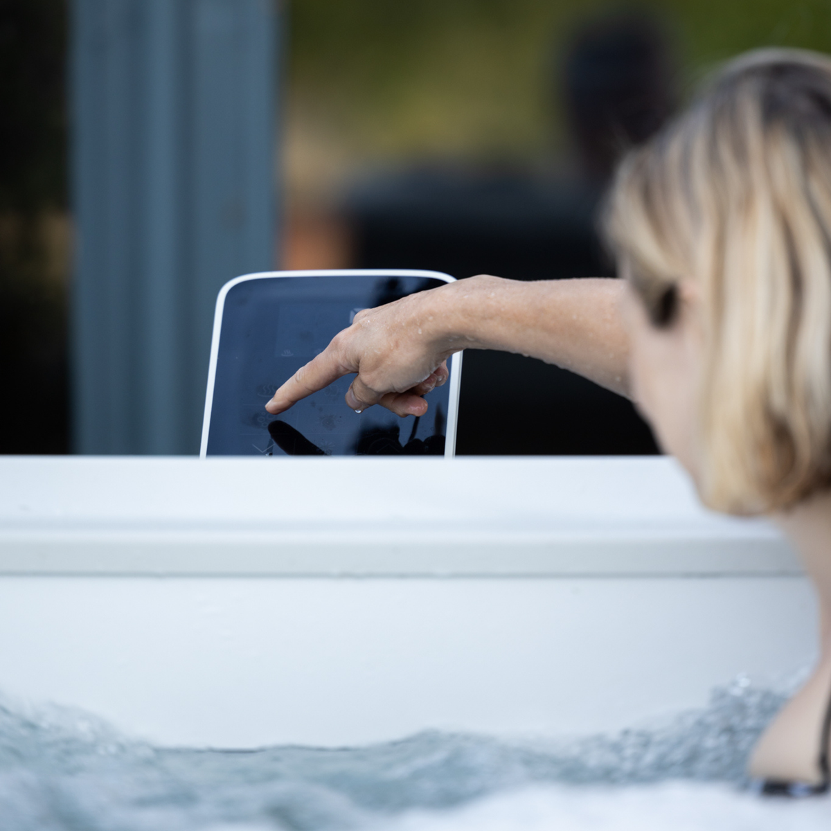 MSpa Oslo Frame Series Square Rigid Hot Tub – 6 Person, 304 Gallon, 140 Air Jets Plus Hydro Jets, UVC and Ozone (F-OS063W)