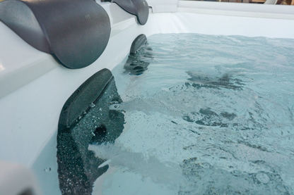 MSpa Oslo Frame Series Square Rigid Hot Tub – 6 Person, 304 Gallon, 140 Air Jets Plus Hydro Jets, UVC and Ozone (F-OS063W)