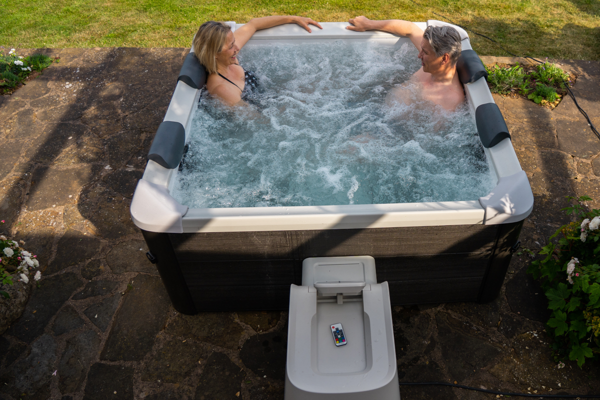 MSpa Oslo Frame Series Square Rigid Hot Tub – 6 Person, 304 Gallon, 140 Air Jets Plus Hydro Jets, UVC and Ozone (F-OS063W)