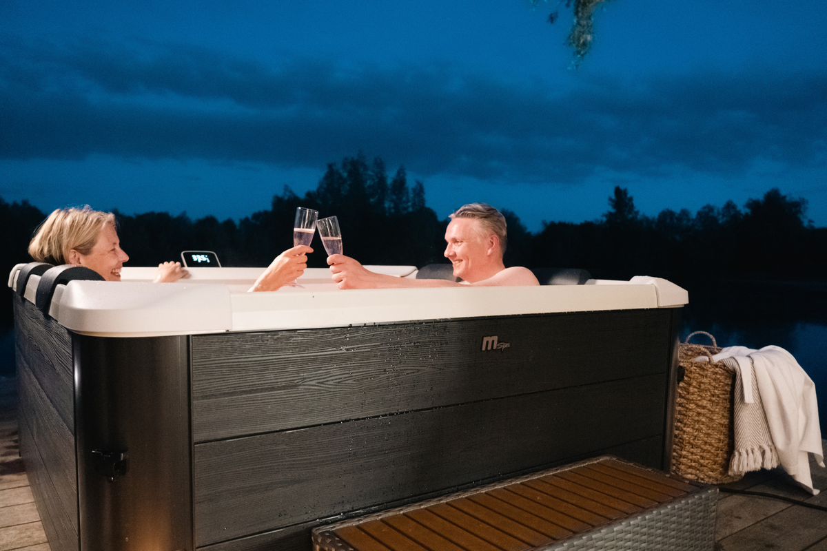 MSpa Oslo Frame Series Square Rigid Hot Tub – 6 Person, 304 Gallon, 140 Air Jets Plus Hydro Jets, UVC and Ozone (F-OS063W)