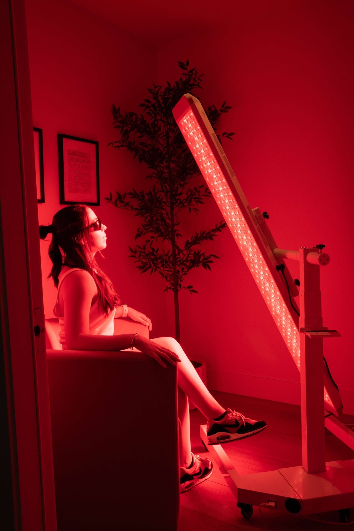 Renew Red Light The Panorama Panel, 7-Wavelength Red, Near-Infrared and Blue LED Panel, 480 x 5 W LEDs, 450–850 nm, 64.3 x 11.8 in. with 360-Degree Rotating Electric-Lift Floor Stand, Touchscreen and Voice Control