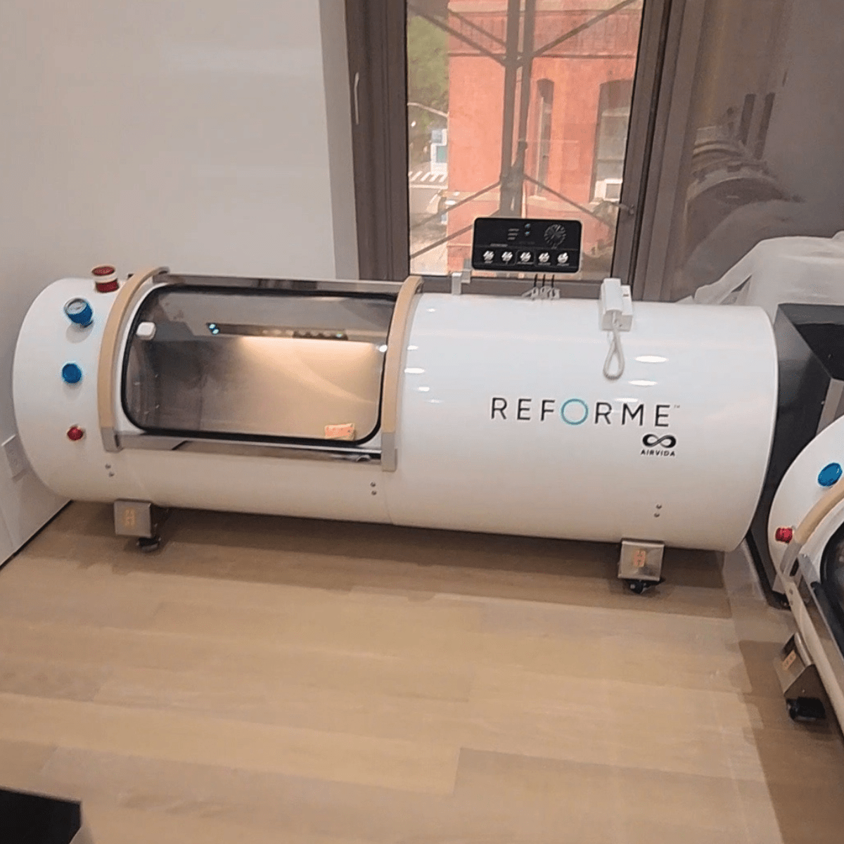 Airvida Ultra Hard Shell Lying Hyperbaric Chamber — 1.3 / 1.5 / 1.7 / 2.0 ATA, Three Widths