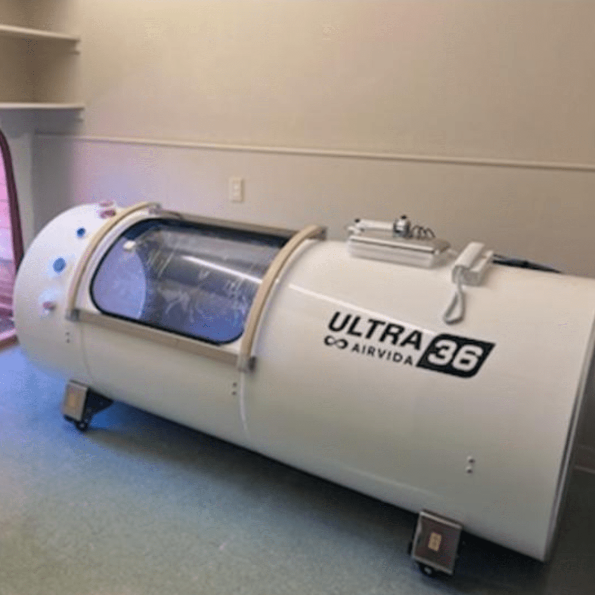 Airvida Ultra Hard Shell Lying Hyperbaric Chamber — 1.3 / 1.5 / 1.7 / 2.0 ATA, Three Widths