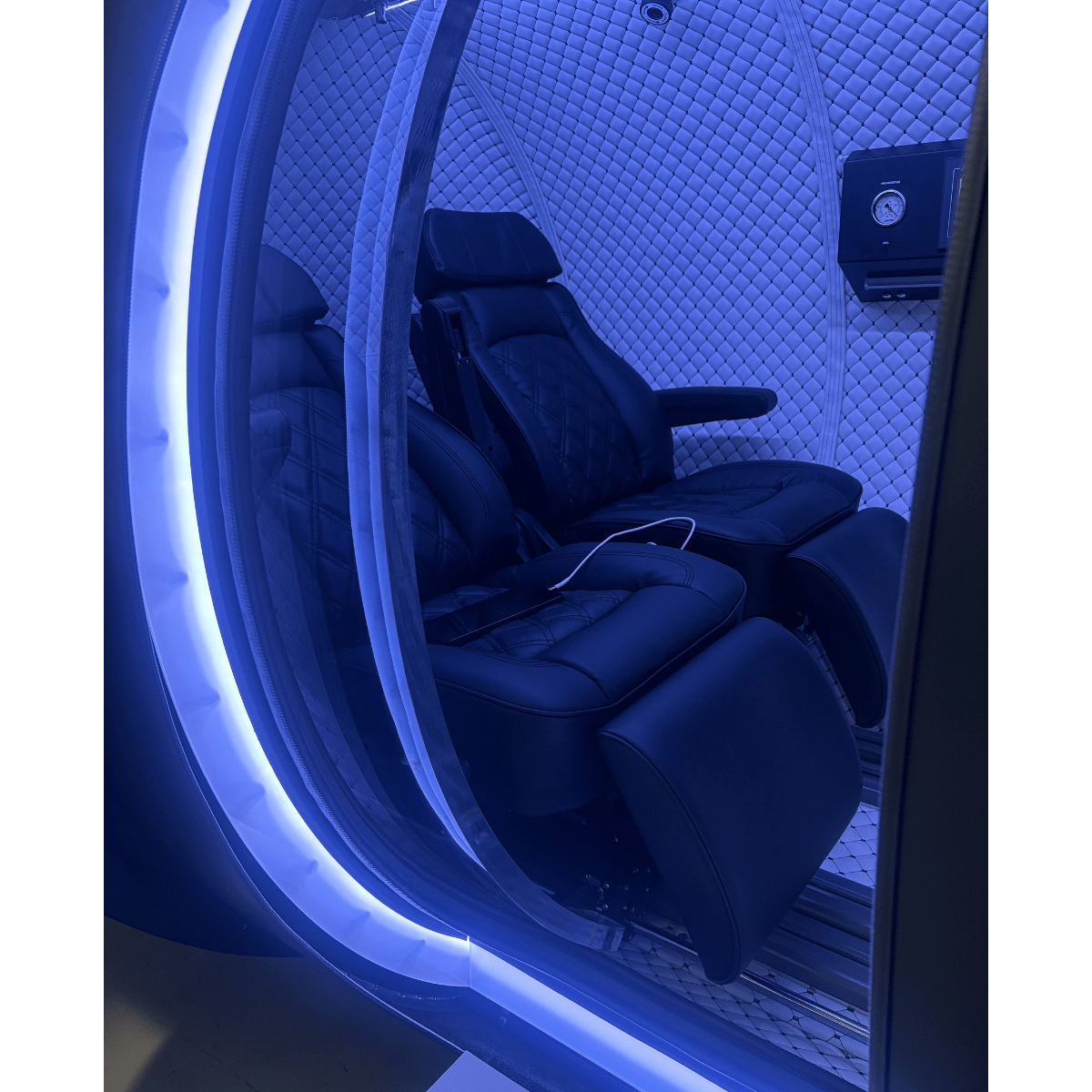 Airvida Phoenix Multiplace Hyperbaric Chamber — Hard Shell, 2.0 ATA, BIBS, Expandable to 6