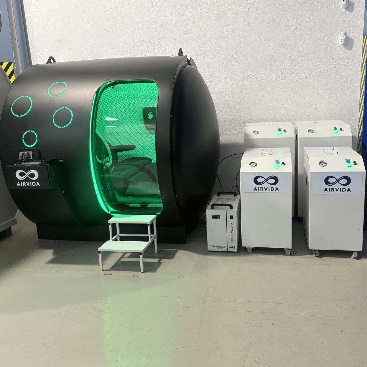 Airvida Phoenix Multiplace Hyperbaric Chamber — Hard Shell, 2.0 ATA, BIBS, Expandable to 6