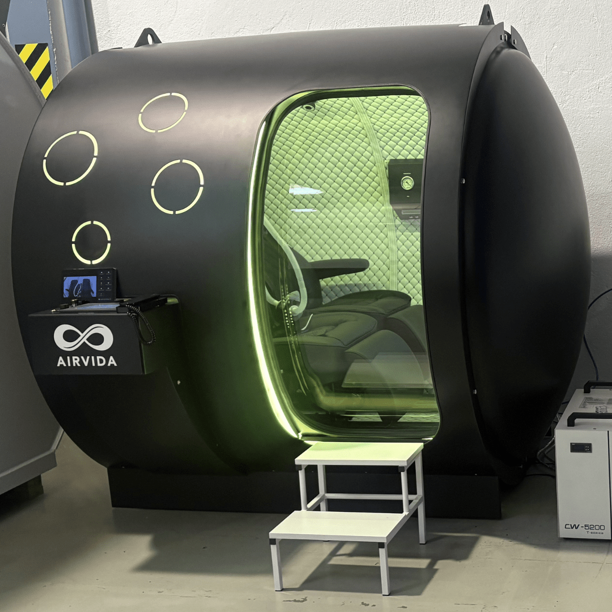 Airvida Phoenix Multiplace Hyperbaric Chamber — Hard Shell, 2.0 ATA, BIBS, Expandable to 6