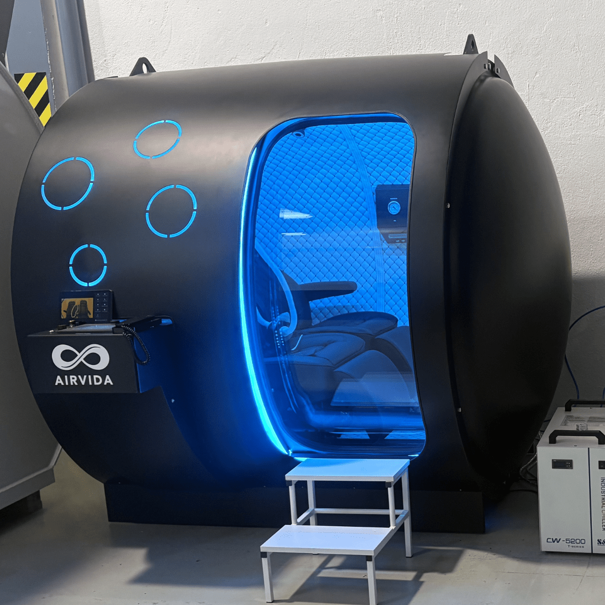 Airvida Phoenix Multiplace Hyperbaric Chamber — Hard Shell, 2.0 ATA, BIBS, Expandable to 6