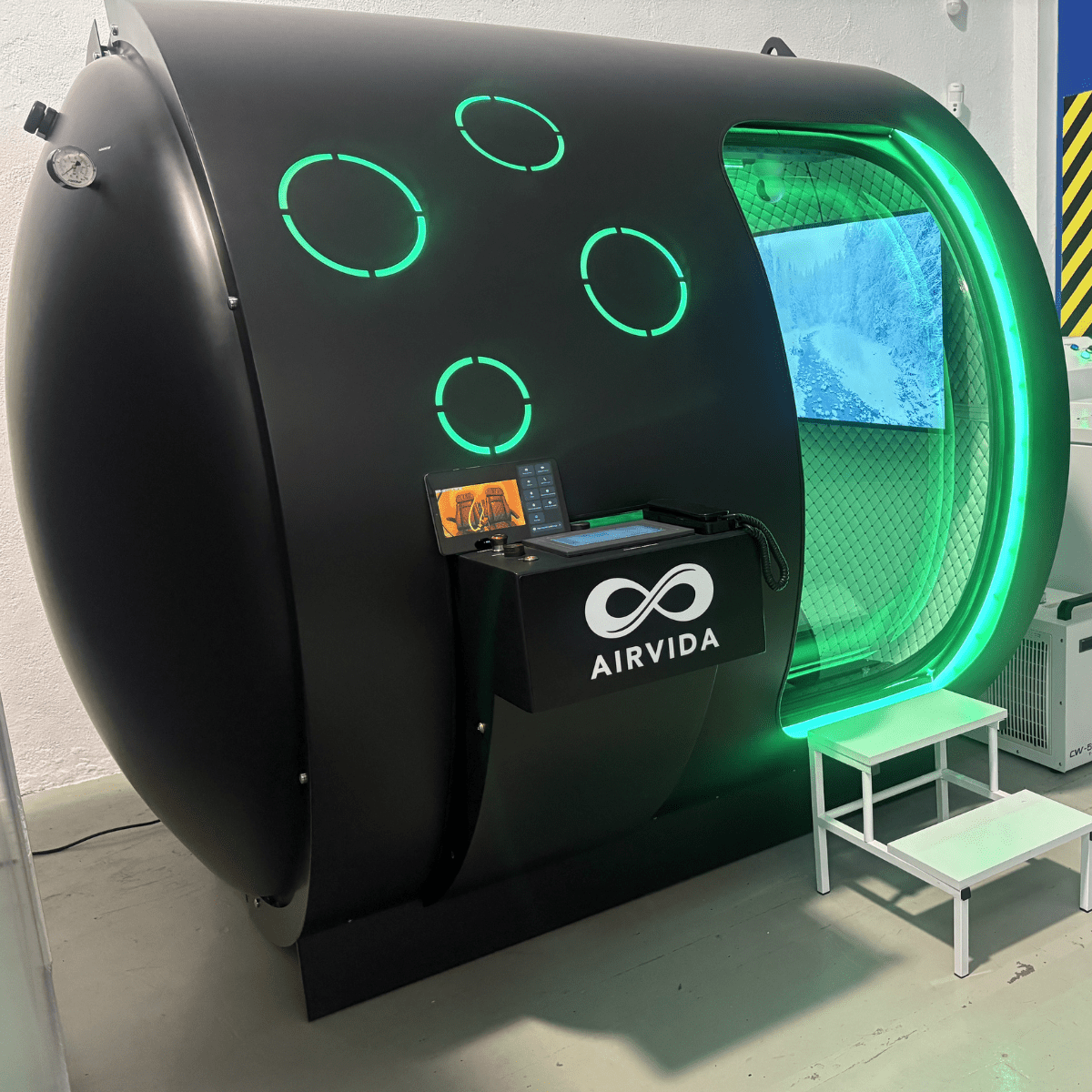 Airvida Phoenix Multiplace Hyperbaric Chamber — Hard Shell, 2.0 ATA, BIBS, Expandable to 6