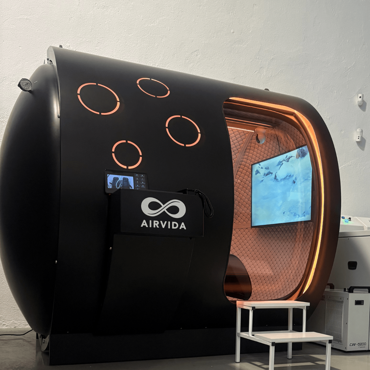 Airvida Phoenix Multiplace Hyperbaric Chamber — Hard Shell, 2.0 ATA, BIBS, Expandable to 6