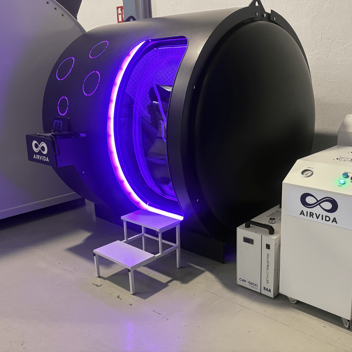 Airvida Phoenix Multiplace Hyperbaric Chamber — Hard Shell, 2.0 ATA, BIBS, Expandable to 6
