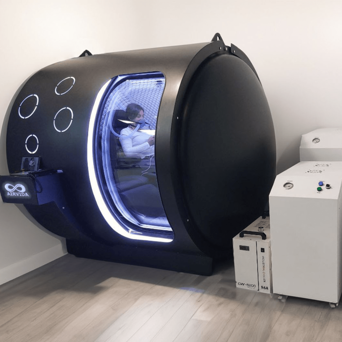 Airvida Phoenix Multiplace Hyperbaric Chamber — Hard Shell, 2.0 ATA, BIBS, Expandable to 6