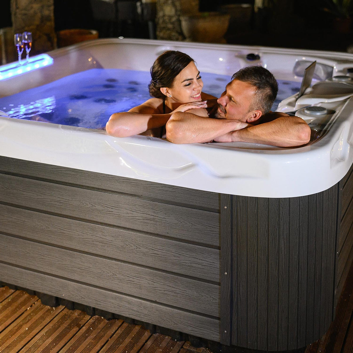 Buenospa Hollywood Spa 5-Person Hot Tub – 51 Jets, Gecko Colour Touchscreen, Built-In Audio and Lighting Waterfall (WM00840)